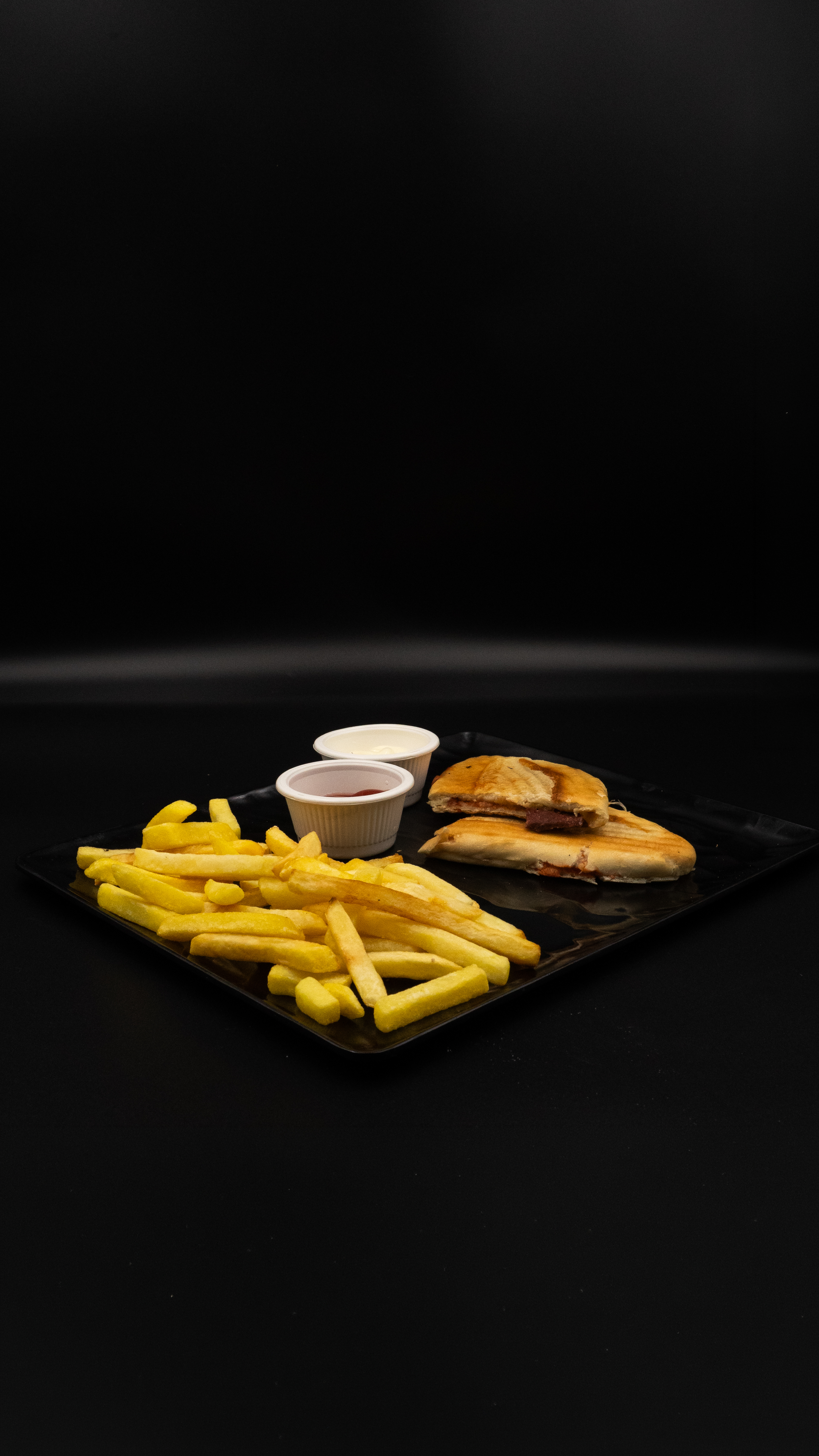 Sucuklu Kaşarlı Cheddarlı Tost